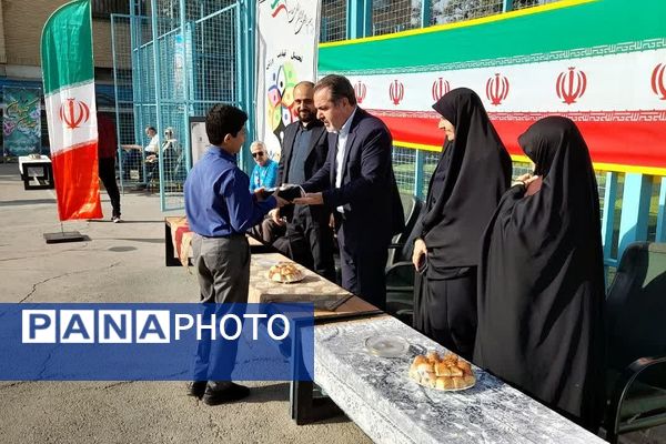 افتتاحیه المپیاد ورزشی درون مدرسه ای در دبیرستان شاهد علامه طباطبایی ناحیه دو شهرری 