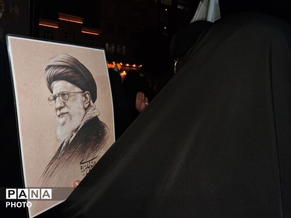 حماسه سازی مردم نیشابور در بیستمین شب از راهپیمایی های مردمی بلوار فضل 