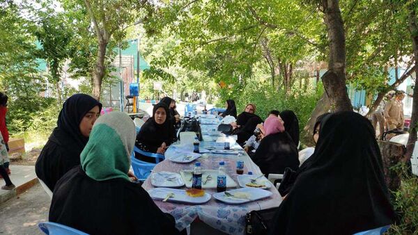 اردوی مادر دختری دانش‌آموزان ناحیه یک مشهد به‌مناسبت روز خانواده