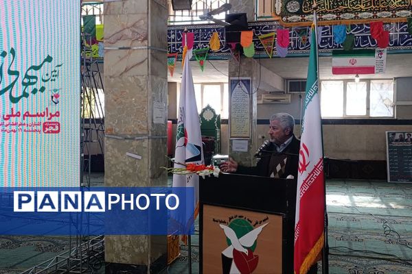 گل‌های سپاس بر مزار قهرمانان شیراز