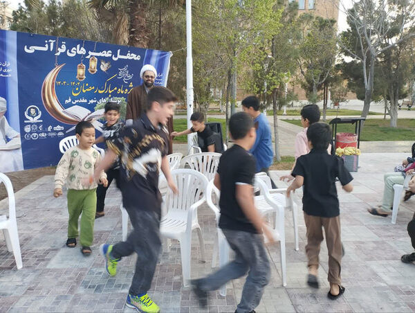 محفل جزء‌خوانی قرآن کریم در بوستان‌های قم