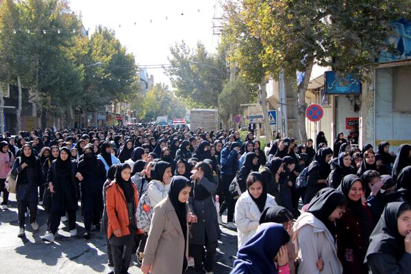 شکوه حضور مردم شهرستان سامان در راهپیمایی یوم‌الله ۱۳ آبان