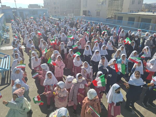 نکوداشت ایام الله دهه مبارک فجر در مدارس آزادواری یک و شهید رجایی یک منطقه پردیس 