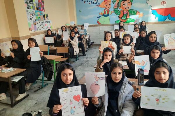 گرامیداشت هفته کتاب و کتابخوانی در مدرسه مریم بهارستان دو