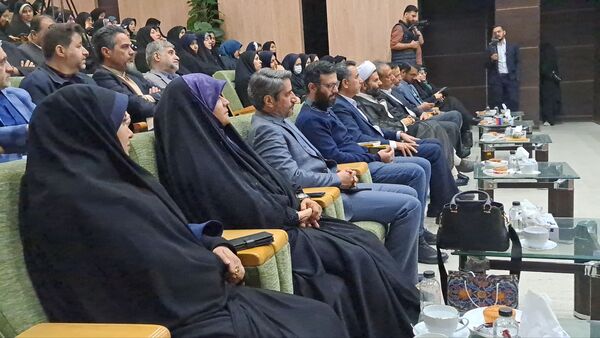 رونمایی از کتاب "اردک دیوانه" 