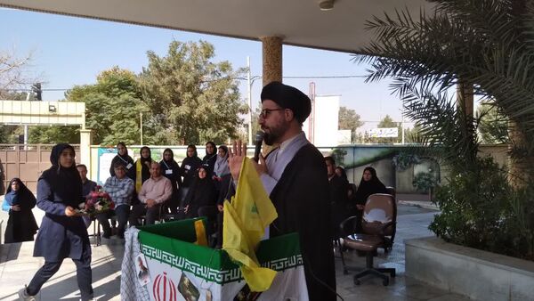 نواخته شدن زنگ نمادین  مشق همدلی در دبیرستان دخترانه بهارآزادی و پسرانه شاهد فاضل فلاورجان 