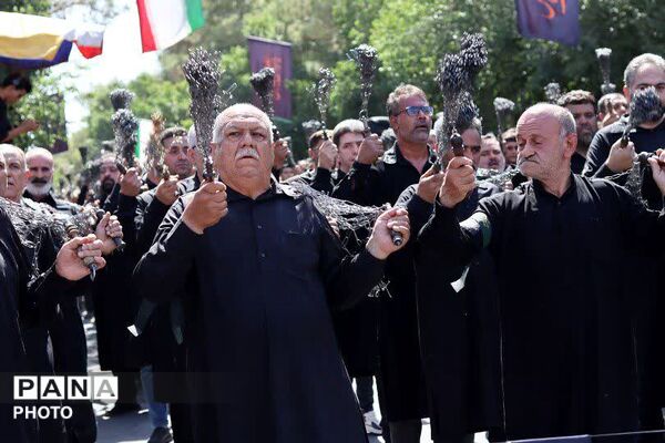 آیین زنجیرزنی هشتم محرم در ابرکوه