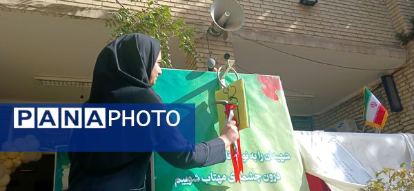 نواختن زنگ آغاز سال تحصیلی در دبیرستان شاهد شهید کلانتری همزمان با سراسر کشور 