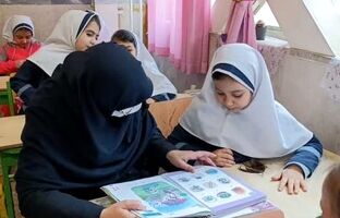 جزئیات بازدید معاون آموزش ابتدایی از دبستان مجری طرح تحول در برنامه درسی مدرسه