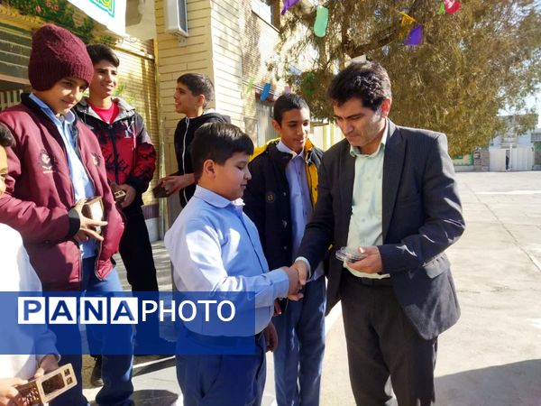 تقدیر از دانش‌آموزان فعال حوزه فرهنگی و مذهبی دبیرستان نمونه دانش