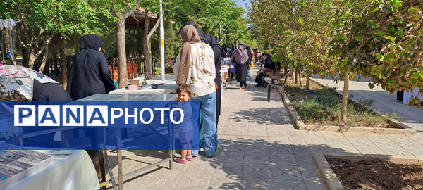 نمایشگاه محصولات دستی بانوان در بوستان نرگس قم