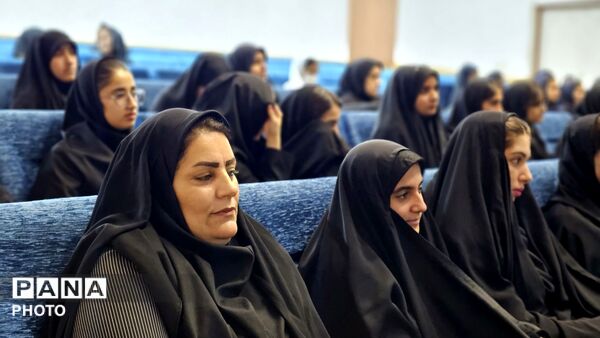 دختران آینده ساز فارسان در مسیر یادگیری و مسئولیت پذیری
