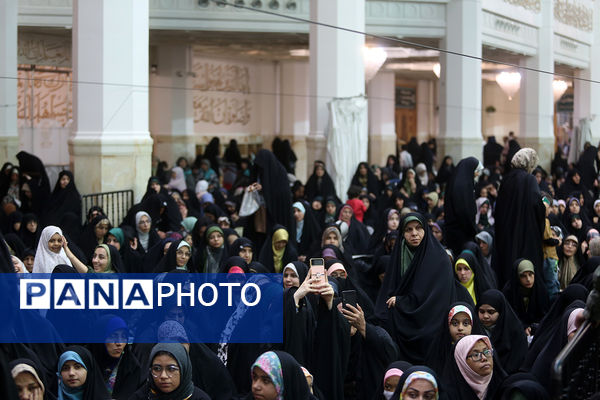 محفل کرسی ملی تلاوت نوجوانان فاطمی در حرم حضرت معصومه(س)