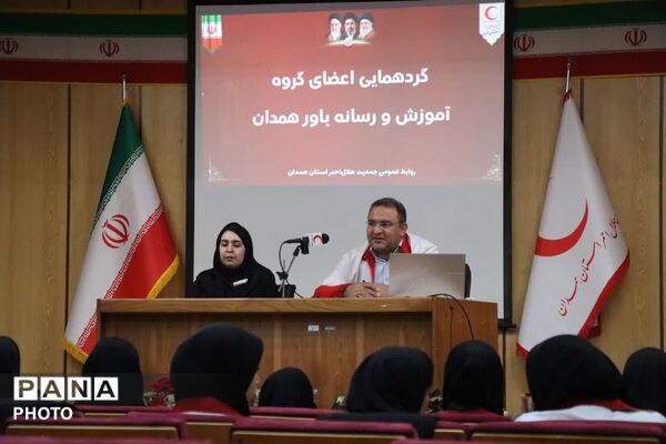 نشست صمیمانه مدیرعامل هلال‌احمر همدان با اعضای گروه رسانه «باور» 