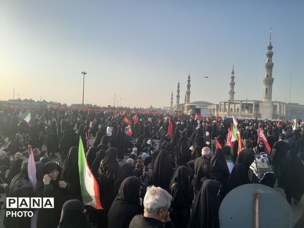 تشیع باشکوه رهبر شهید به همراه خانواده در مسجد مقدس جمکران