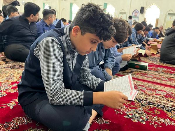 تلاوت آیات نور بخش قرآن در ایام بهار قرآن 