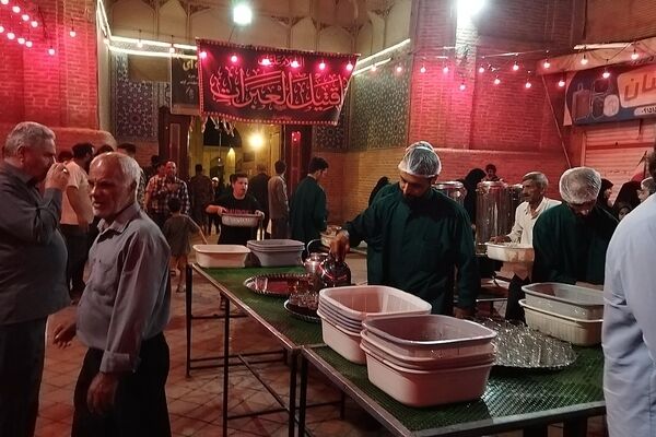 قاب پانا میزبان چای خوش عطر چایخانه حضرت زهرا (س)