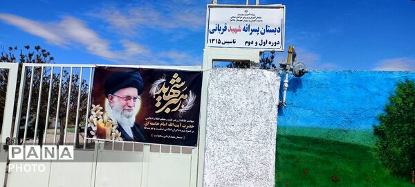 حضور پررنگ و حماسی فرهنگیان و دانش آموزان در عزای رهبر شهید