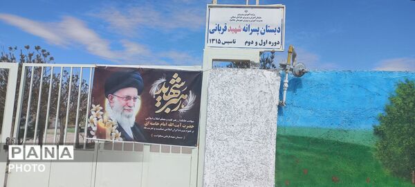 حضور پررنگ و حماسی فرهنگیان و دانش آموزان در عزای رهبر شهید