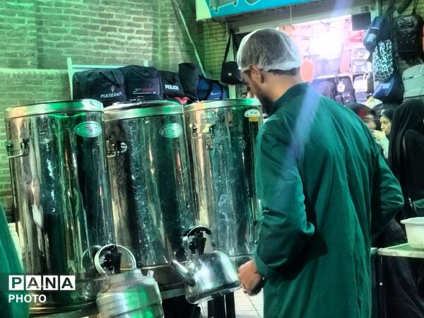 میزبانی در مسیر اجتماعات؛ فعالیت چایخانه حضرت زهرا (س)