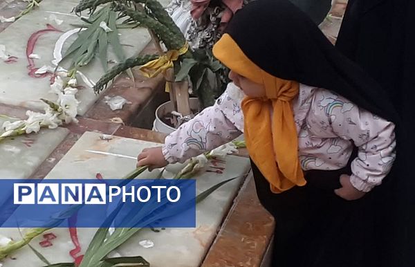 گلباران مزار شهدای گمنام قم در ایام الله دهه فجر