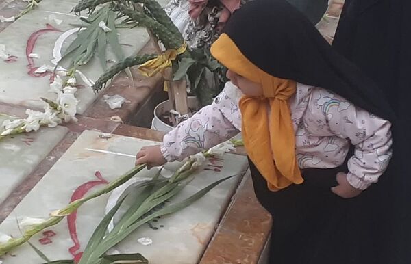 گلباران مزار شهدای گمنام قم در ایام الله دهه فجر