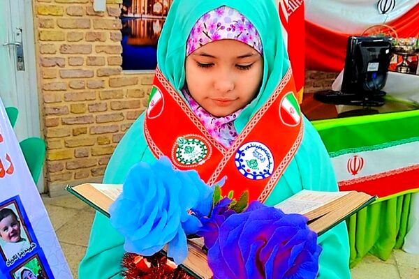 مراسم «لاله‌های روشن» در دبستان دکتر کیهانی 