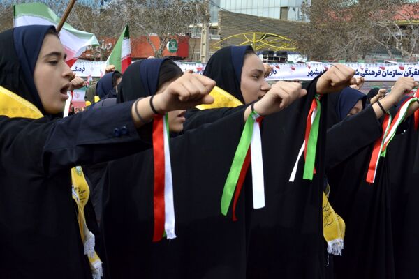 حماسه دانش‌آموزان اسلامشهر در ۲۲بهمن
