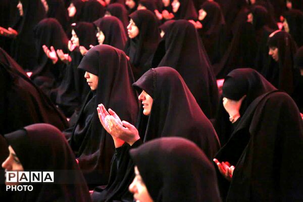 مراسم عزادای بانوان در حرم حضرت معصومه(س)