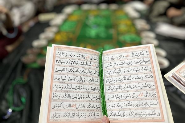 آخرین لحظات معنوی روز اعتکاف در مسجد امام حسین(ع)