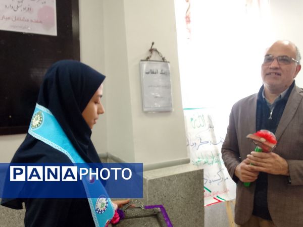 زنگ انقلاب در مدرسه بنت‌الهدی صدر با حضور مسئولین نواخته شد 