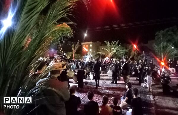 عزاداری شب عاشورا باحضورگسترده عاشقان حسینی