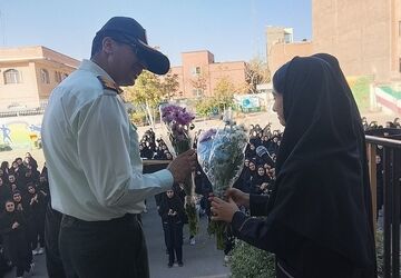 پدرِ پلیس مهمان ویژه دانش‌آموزان شاهد مرضیه 