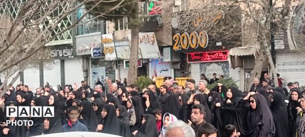 حضور خودجوش مردم نیشابور در سوگواری شهادت رهبر معزز