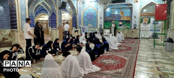 تجدید میثاق دانش‌آموزان ورزشکار با شهدا در سمنان