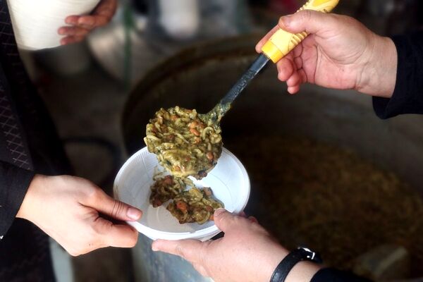 آیین فاطمیه با پخت آش نذری و مراسم عزاداری در دبیرستان شاهد صدیقه طاهره(س) اسلامشهر