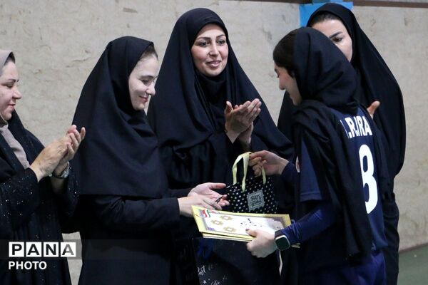تجلیل از ملی‌پوش هندبال قرچک پس از بازگشت از مسابقات قهرمانی آسیا