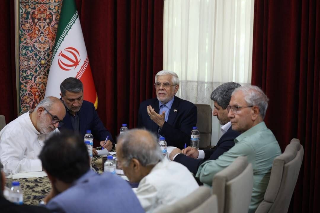 نشست عارف با جامعه‌شناسان؛ تأکید بر نقش دانشگاه‌ها و بازسازی اعتماد عمومی