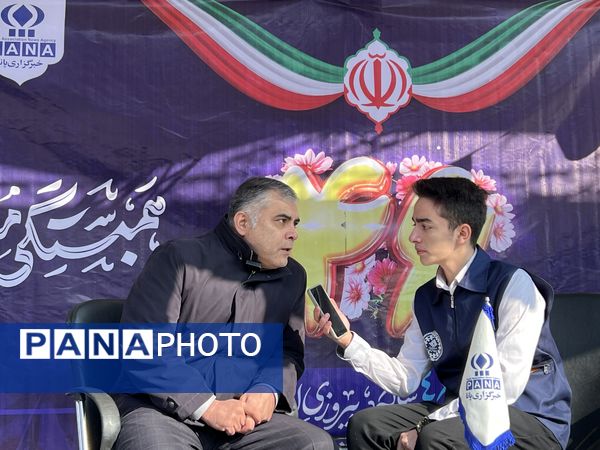 حال و هوای غرفه‌های سازمان دانش‌آموزی و خبرگزاری پانا در راهپیمایی ۲۲ بهمن