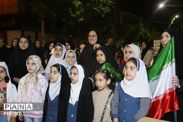 خروش شبانه «ناحیه ۵» در قلب غرفه؛ میعادگاهِ مقاومت و استکبارستیزی