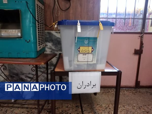 برگزاری چهاردهمین دوره انتخابات ریاست جمهوری کشور در دبیرستان ناصر مشهد