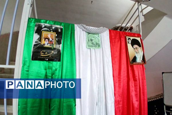 آذین‌بندی مدارس ملارد به رنگ ایثار و حماسه