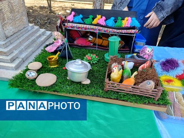 بازارچه کاروفناوری در دبیرستان حاج آقا توکلی زرقان 