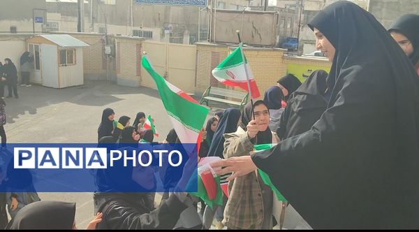 مراسم گرامیداشت شهدای مقاومت در دبیرستان گلشن آزادی مشهد
