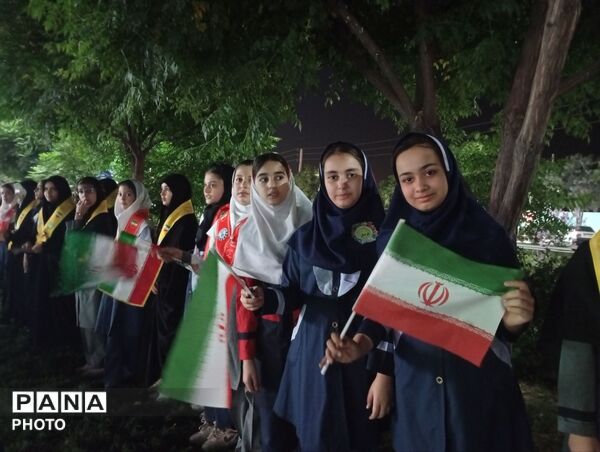 هم‌نوایی دانش‌آموزان پیشتاز ساوجبلاغ در تجمعات شبانه