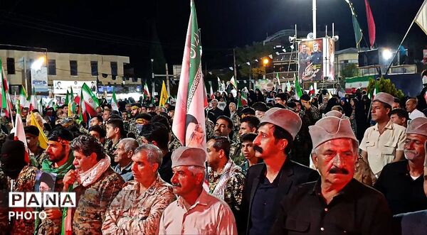 حضور بسیجیان فیروزآباد در میدان امام(ره)
