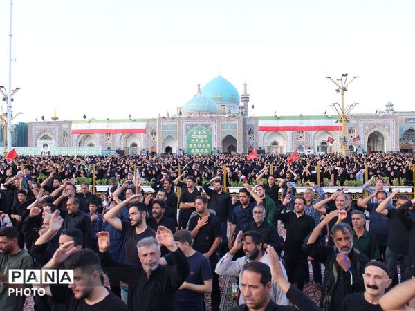 بارگاه منوّر رضوی در سالروز شهادت امام رضا (ع) یکپارچه سیاهپوش و لبریز از سوز و گداز عزاداران شد