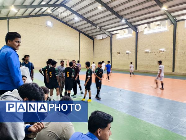 قهرمانی علامه محمدتقی گرو در مسابقات فوتسال سالگرد پیروزی انقلاب در سندرک