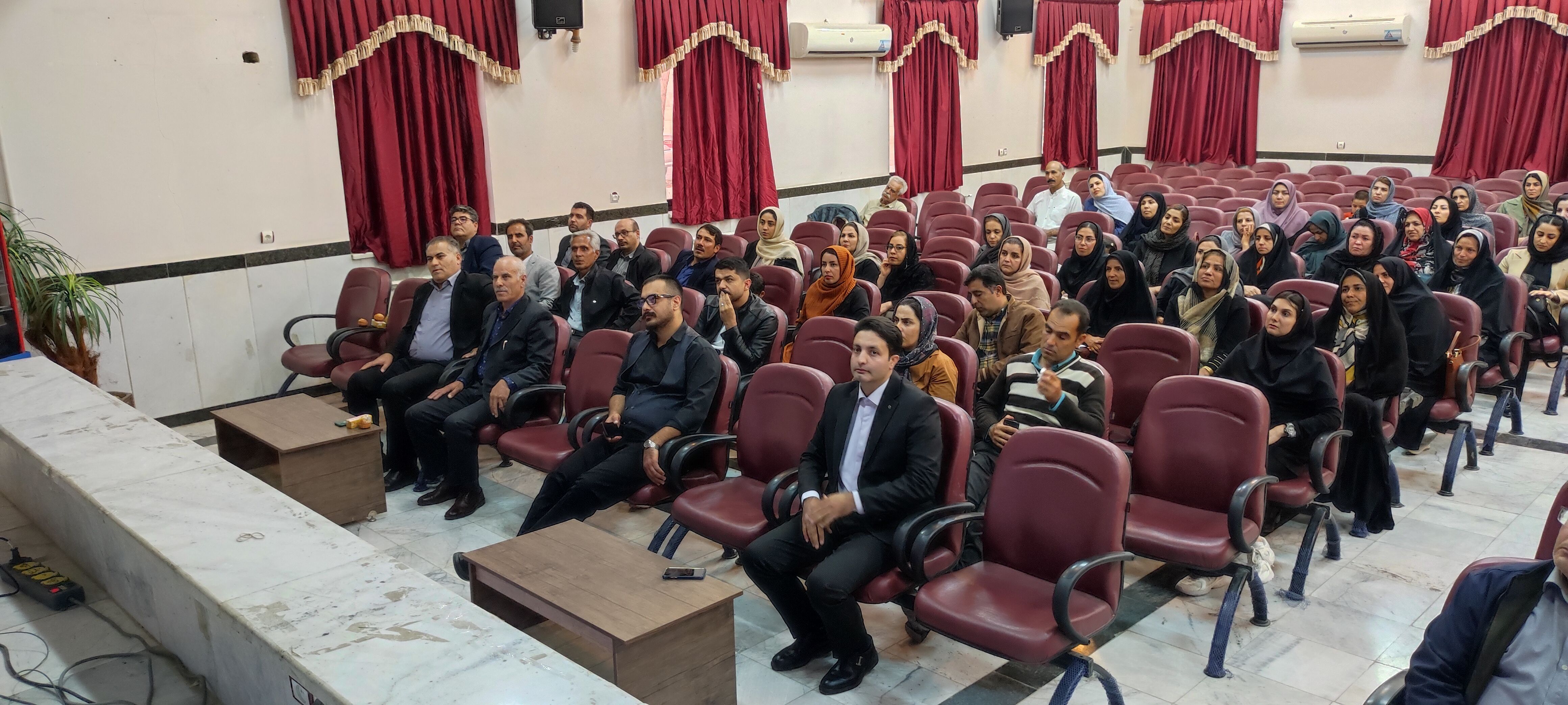 انتخابات انجمن و اولیا و مربیان مدرسه نمونه دولتی فرزانگان شهرستان شیروان 