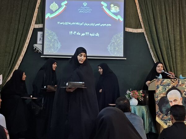 جلسه انجمن اولیا و مربیان در دبستان هیات امنایی قرآنی مبین شهرستان شیروان